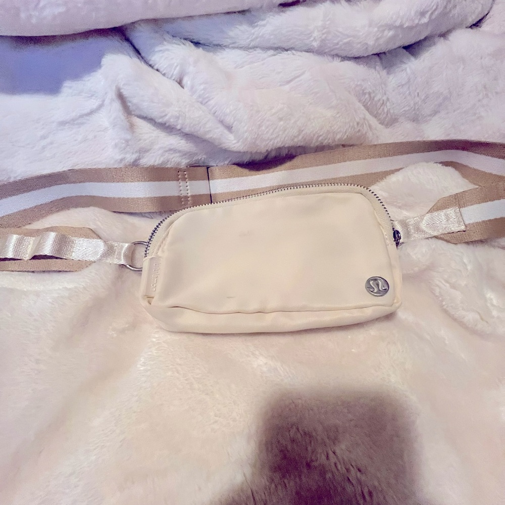 Lululemon mini belt bag